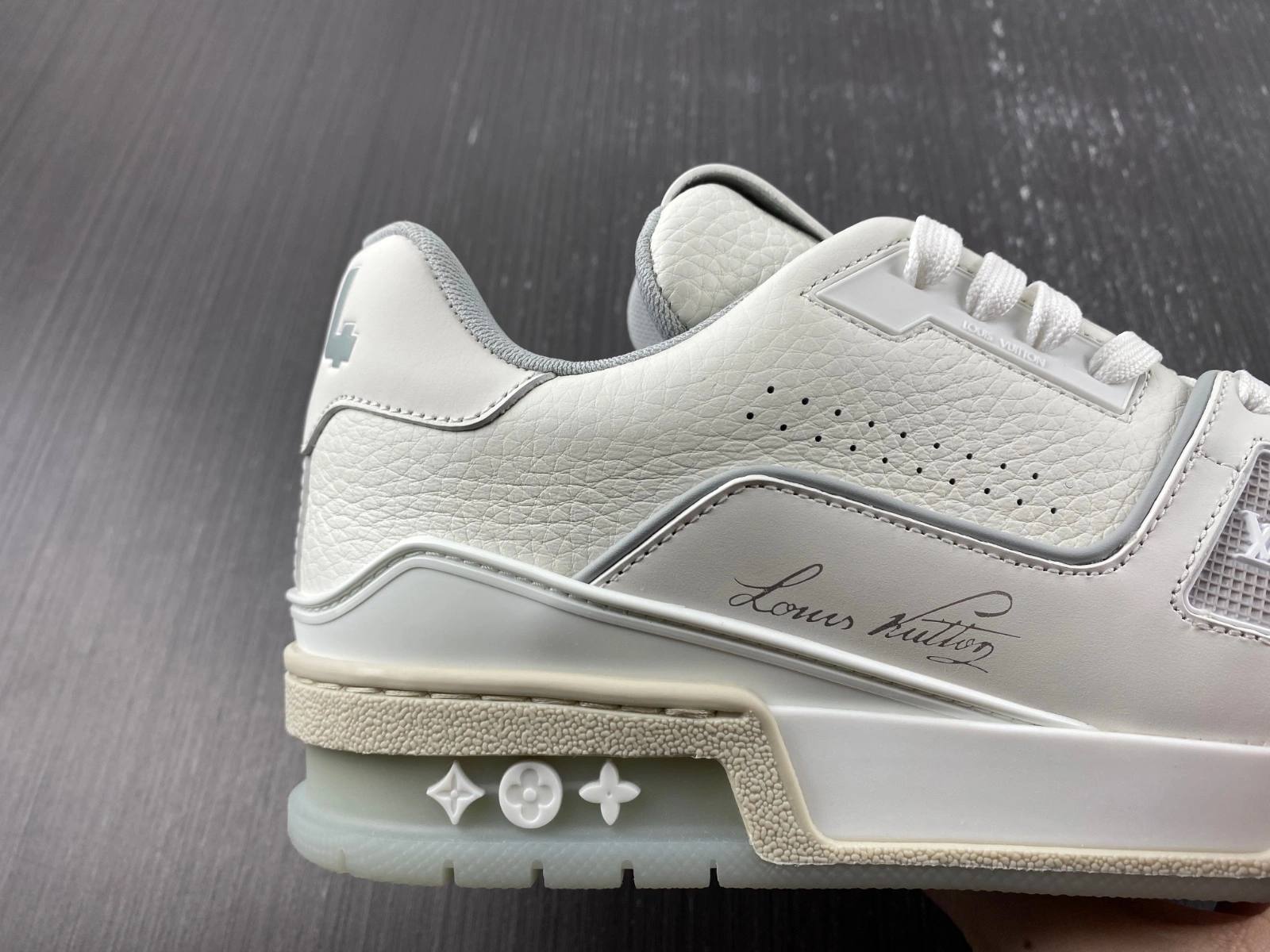 FlexibleFit Men L*ouis V*uitton Top Sneaker Trainer MK221114- 4121