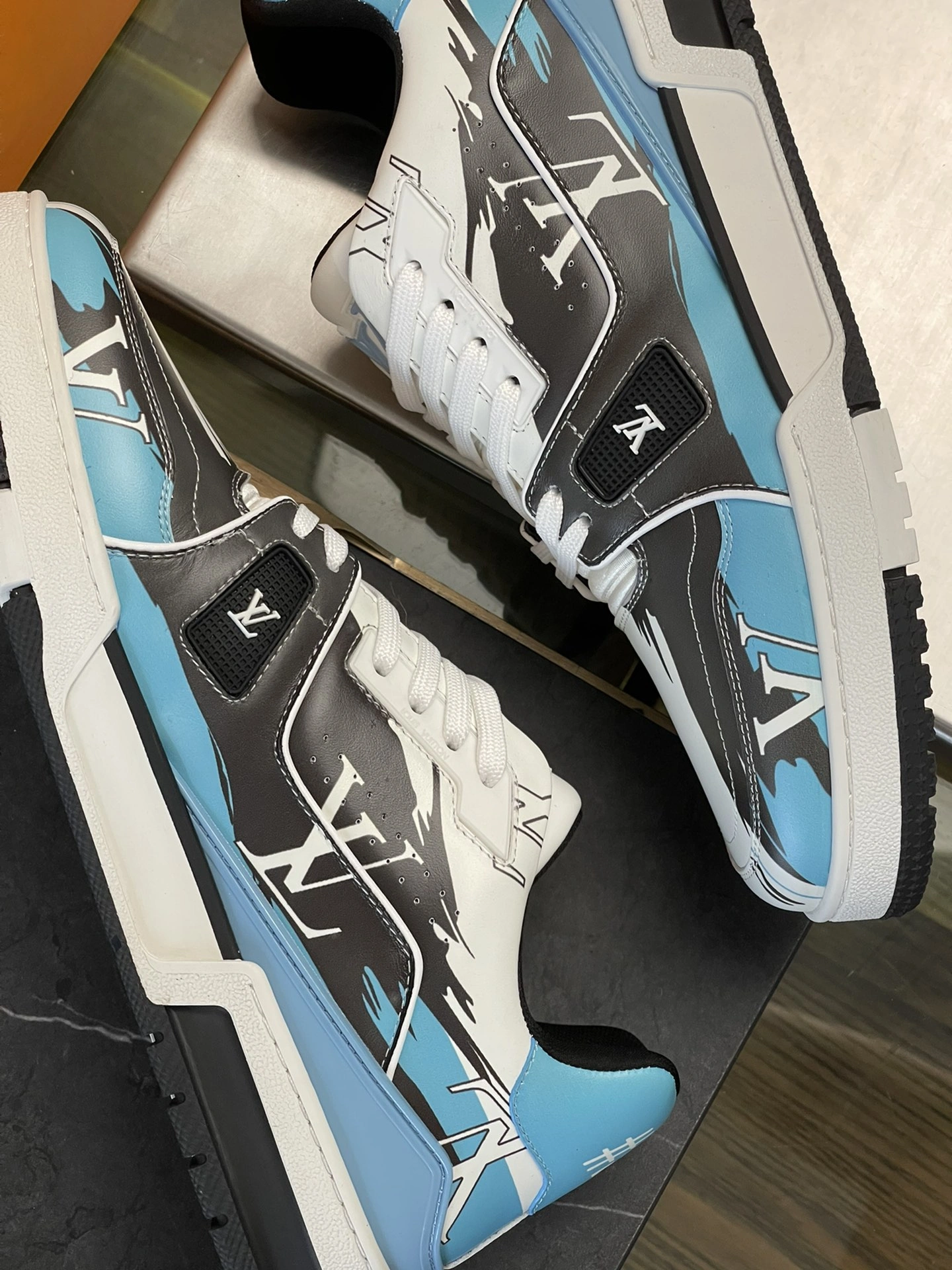 Cozy Men L*ouis V*uitton Top Sneaker Trainer RR230330- 4053