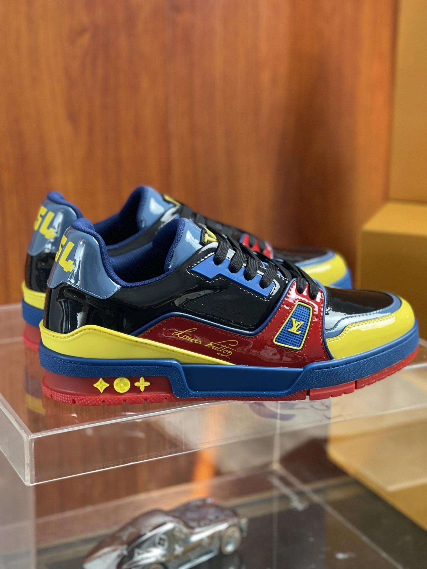 Effortless Men L*ouis V*uitton Top Sneaker Trainer RR230330- 4047