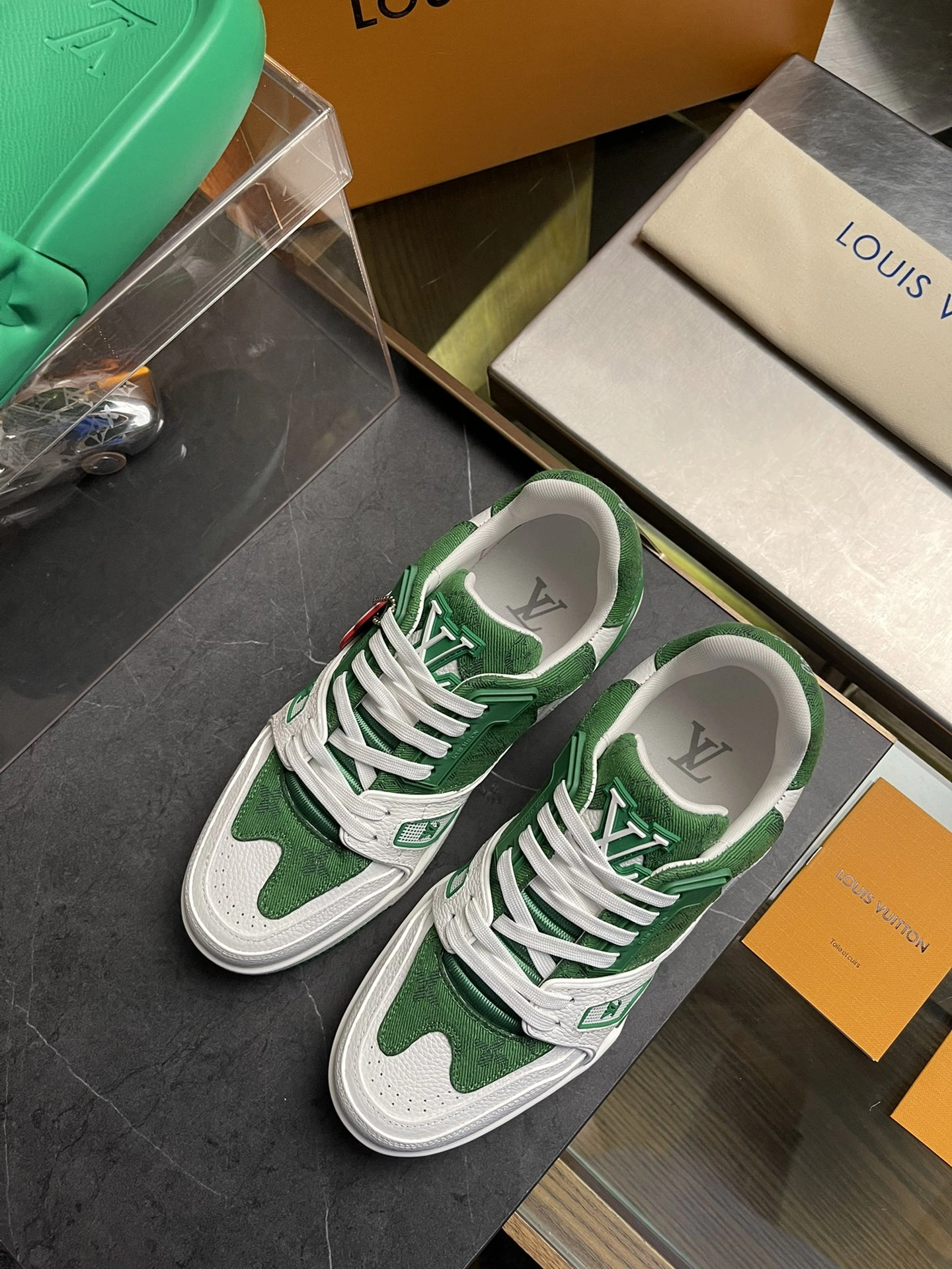 RelaxedFit Men L*ouis V*uitton Top Sneaker Trainer RR230330- 4037