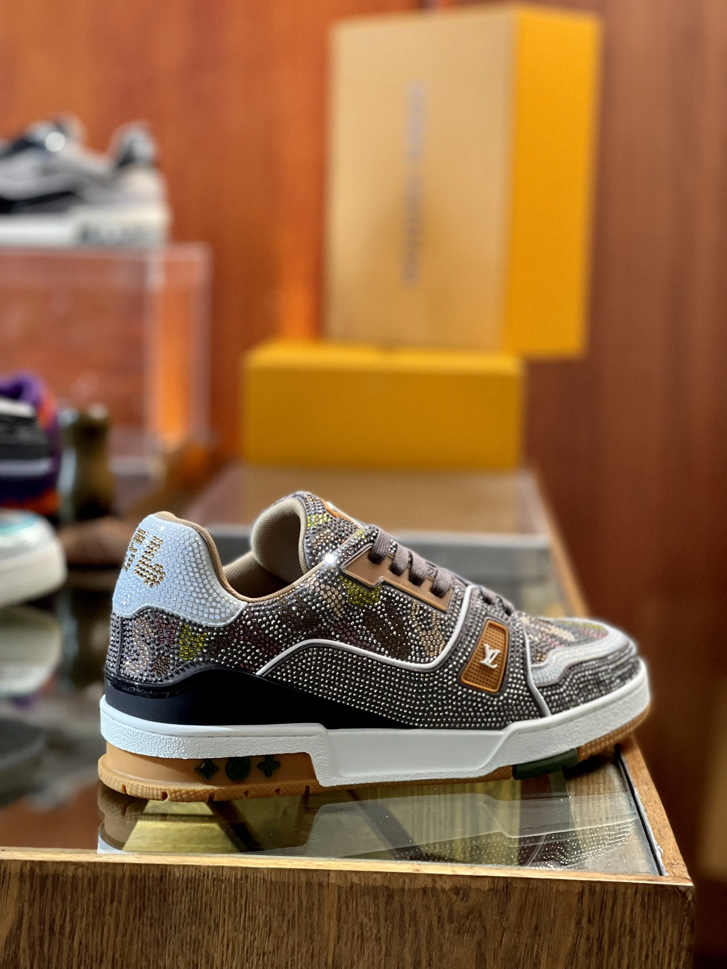 HighQuality Men L*ouis V*uitton Top Sneaker Trainer RR230406- 4026