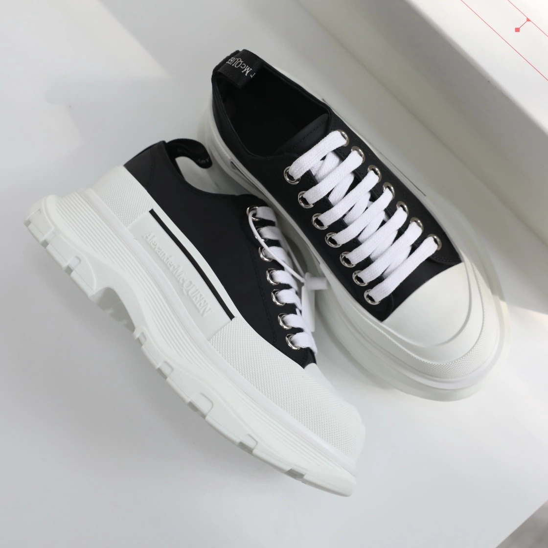 WellDesigned Men Women A*lexander M*cqueen Top Sneaker 3127