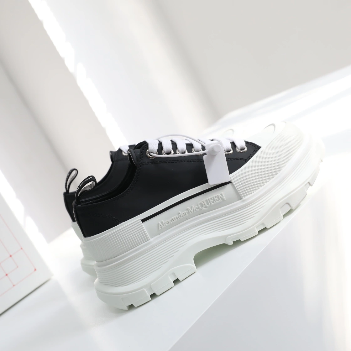 WellDesigned Men Women A*lexander M*cqueen Top Sneaker 3127