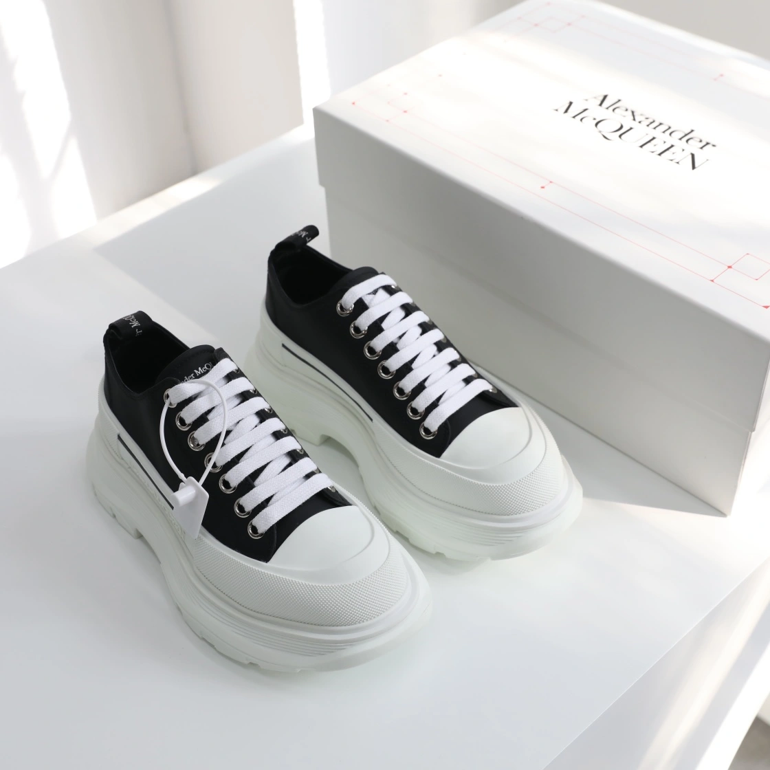 WellDesigned Men Women A*lexander M*cqueen Top Sneaker 3127