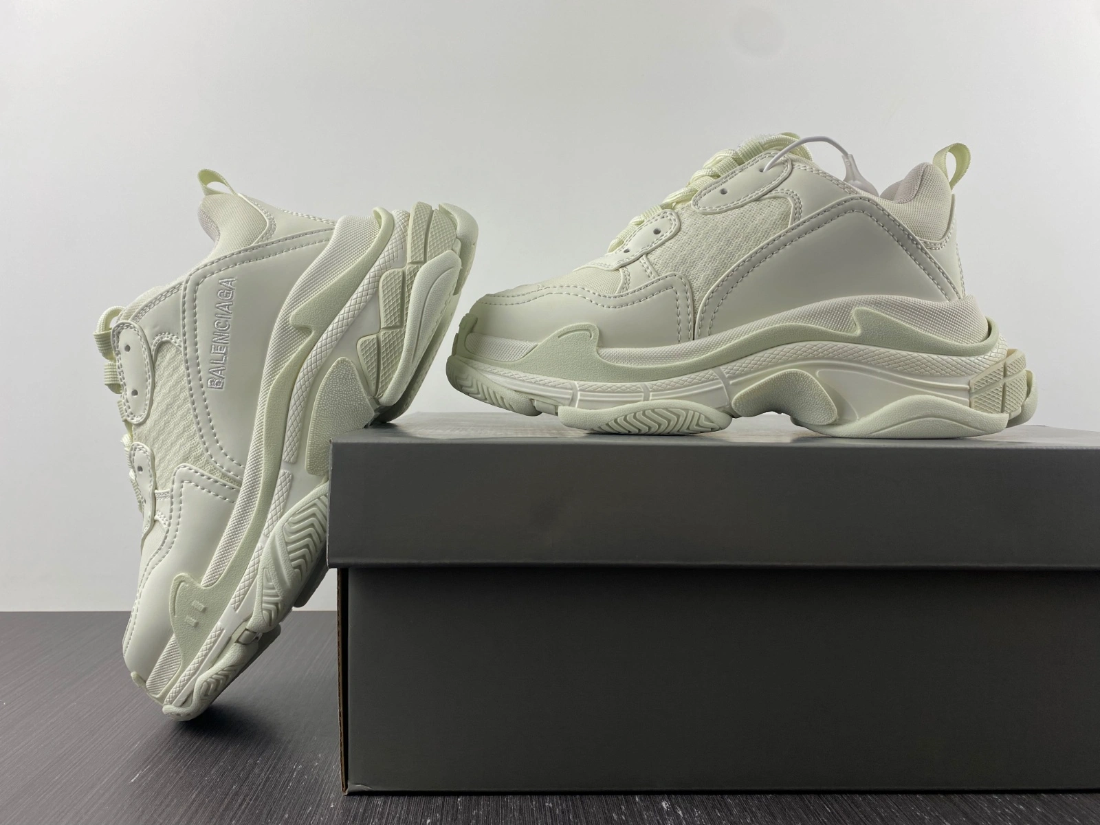 Men Women B*alenciaga Top Sneaker Triple s AM221111- Cozy 4536
