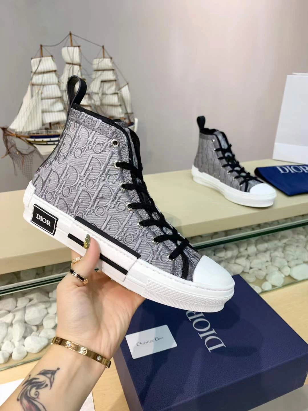 Sophisticated Men Women D*or Top Sneaker 5787
