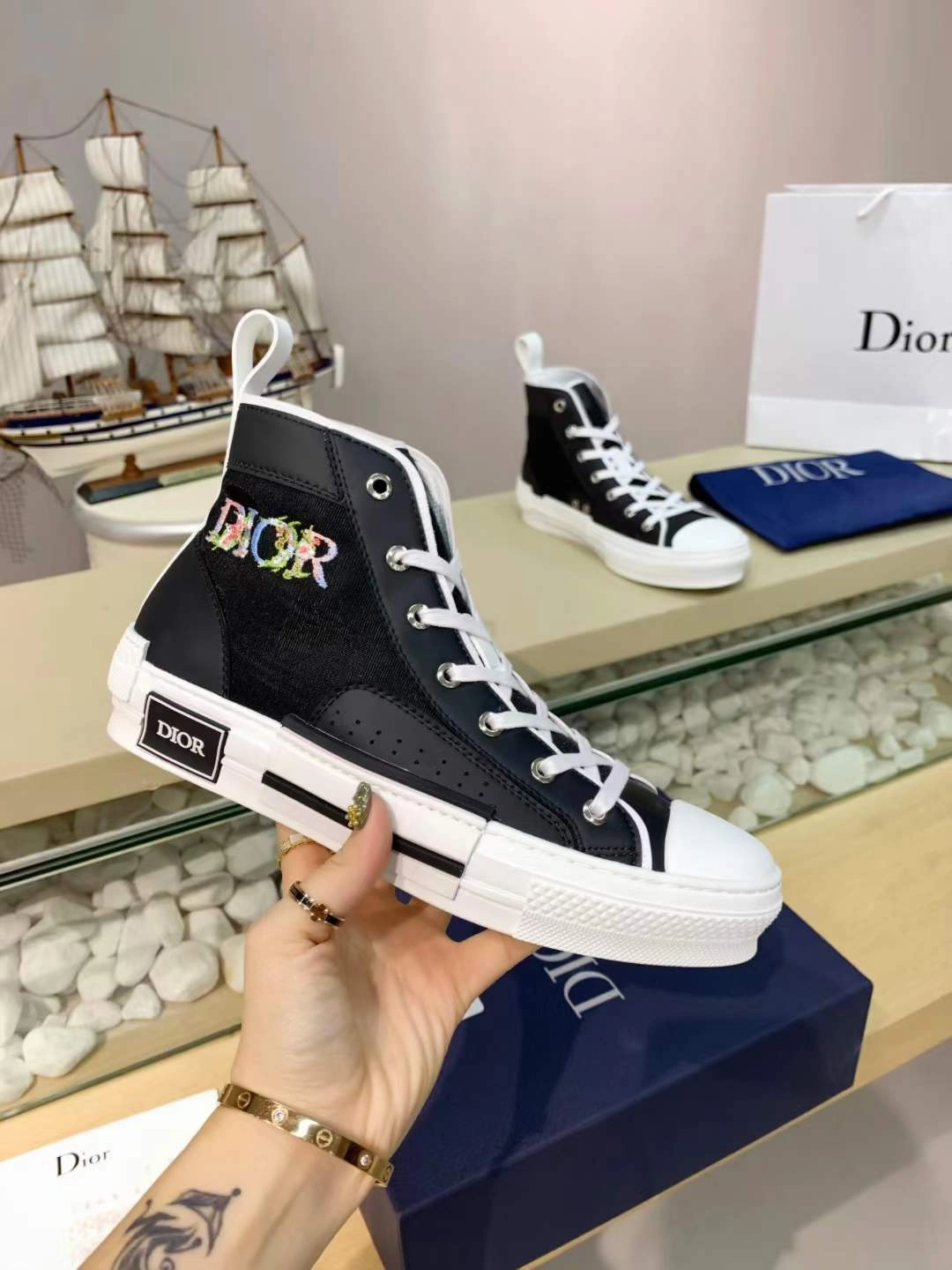 Sophisticated Men Women D*or Top Sneaker 5787