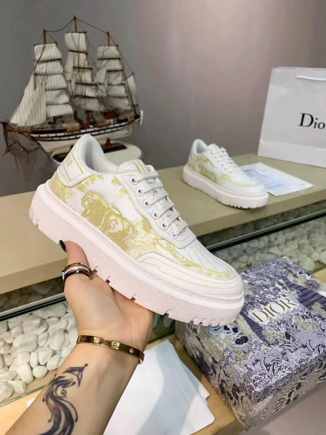 Men Women D*or Top Sneaker Bold 5786