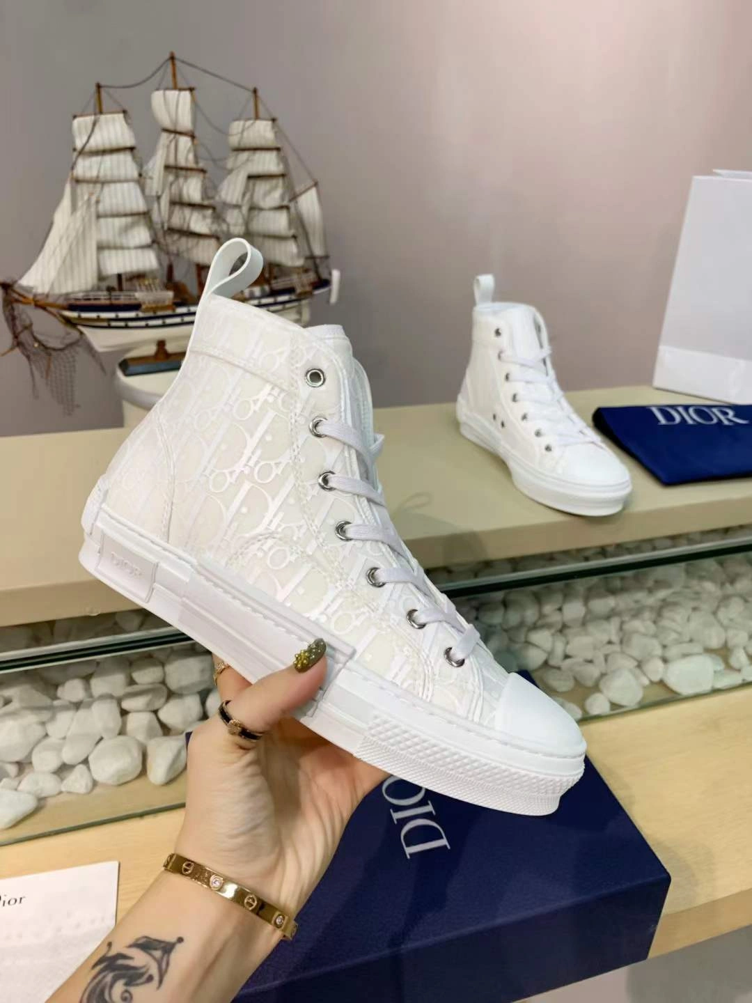 Sophisticated Men Women D*or Top Sneaker 5787