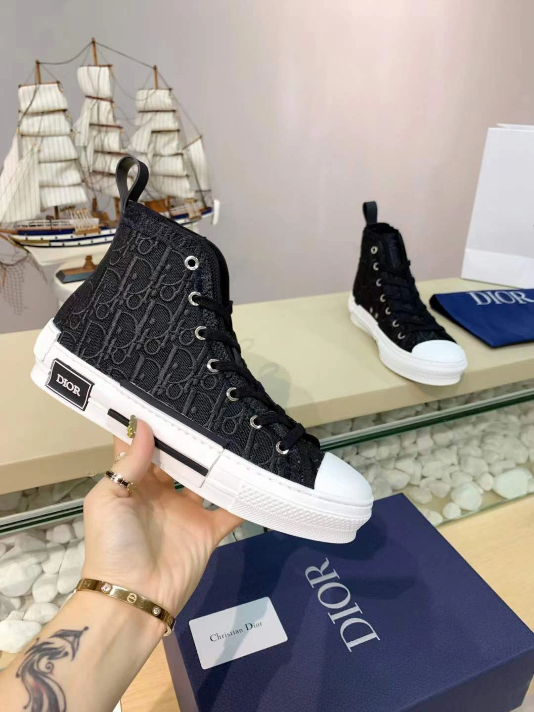 Sophisticated Men Women D*or Top Sneaker 5787