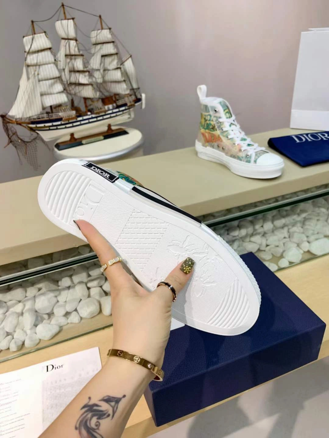 Sophisticated Men Women D*or Top Sneaker 5787