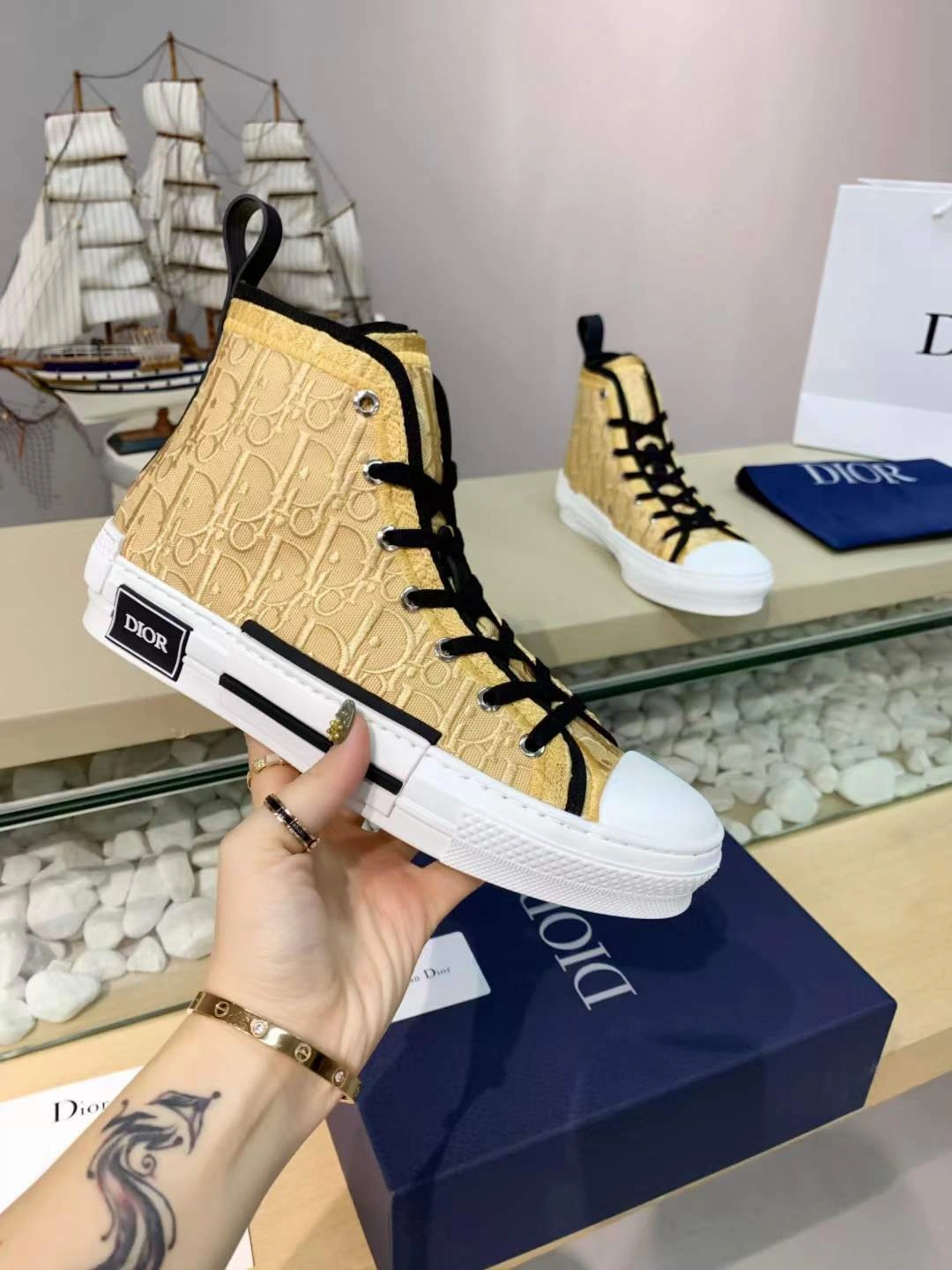 Sophisticated Men Women D*or Top Sneaker 5787