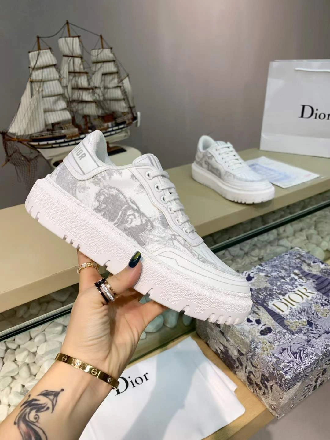 Men Women D*or Top Sneaker Bold 5786