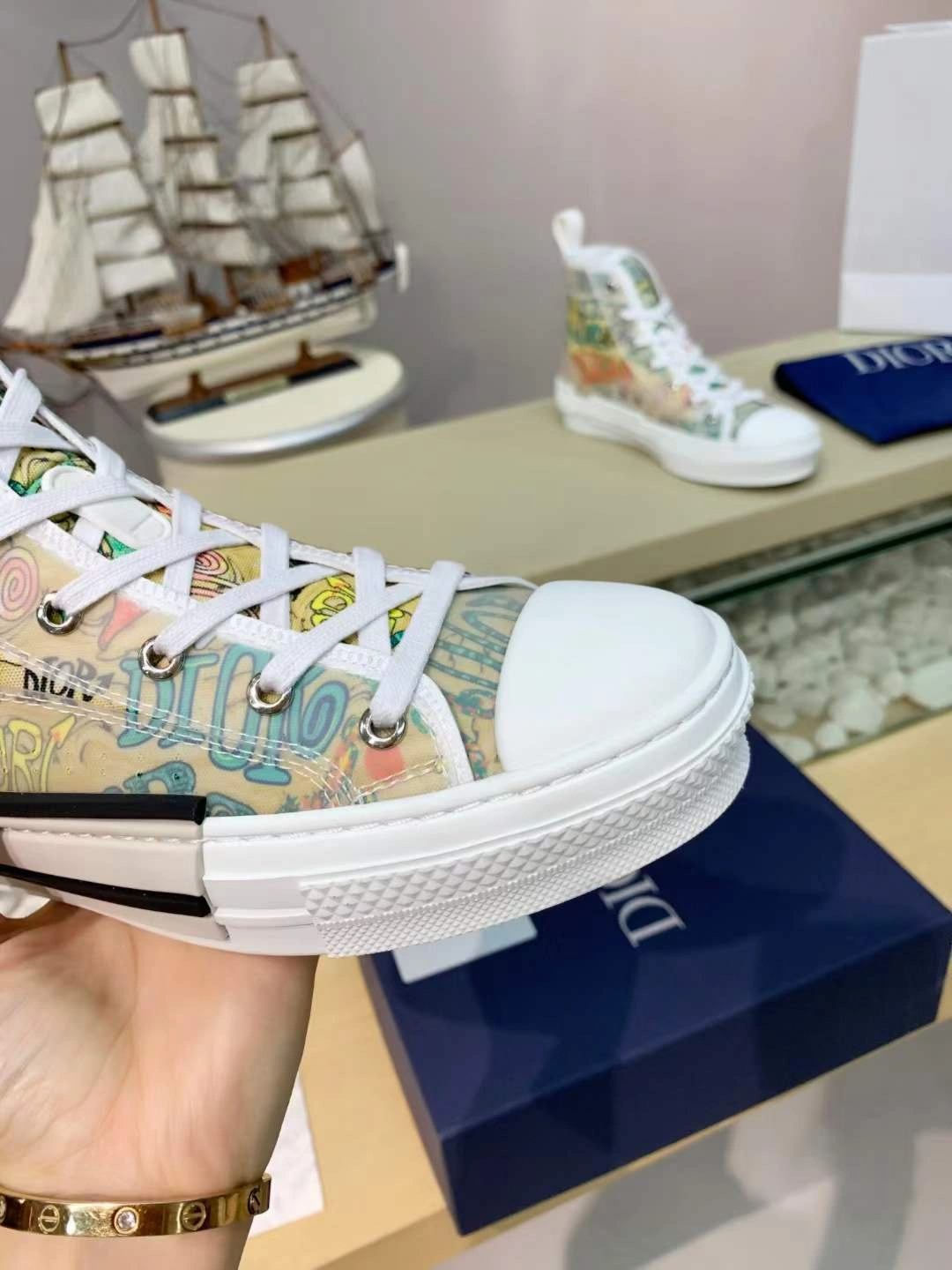 Sophisticated Men Women D*or Top Sneaker 5787
