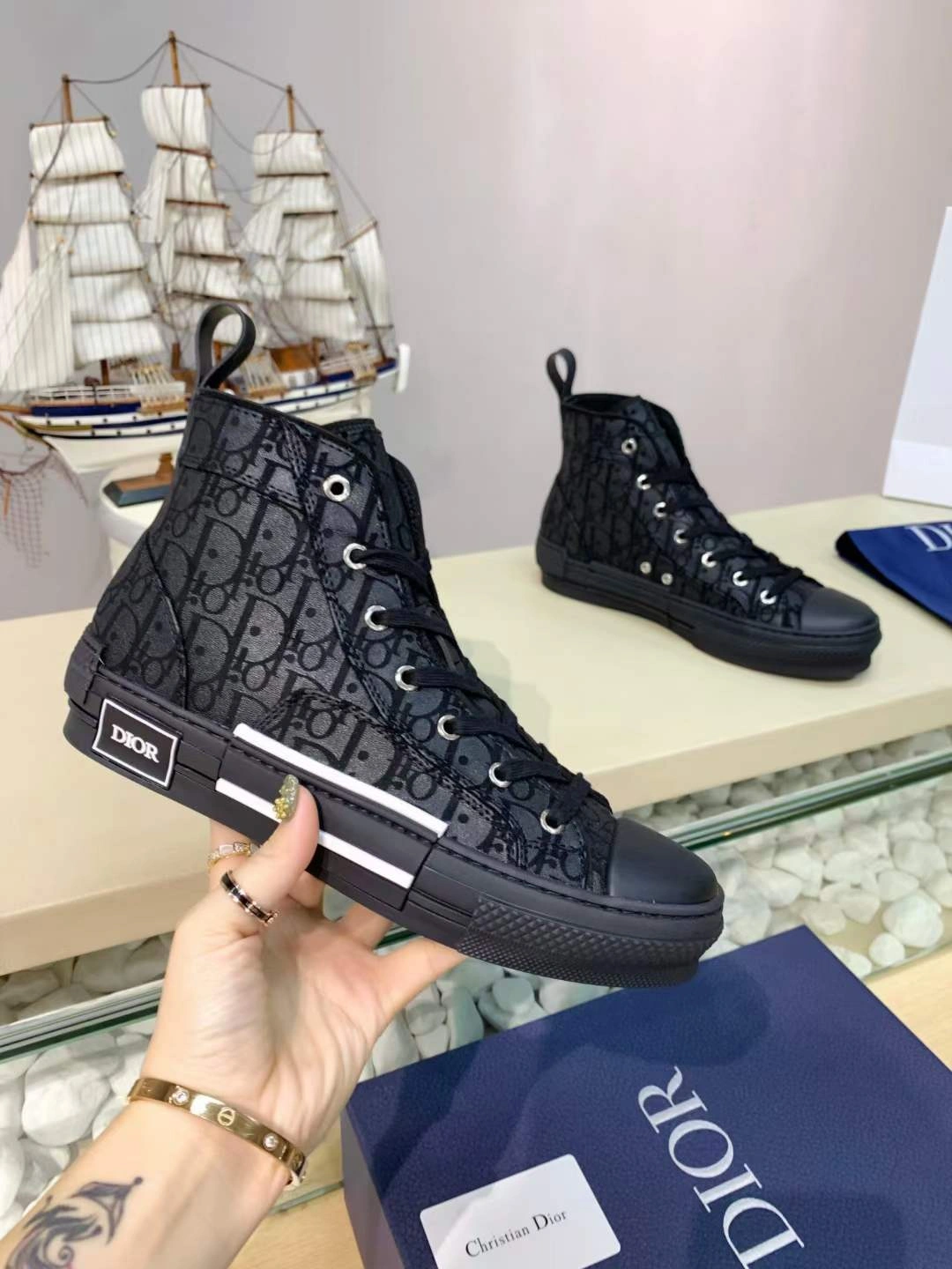 Sophisticated Men Women D*or Top Sneaker 5787