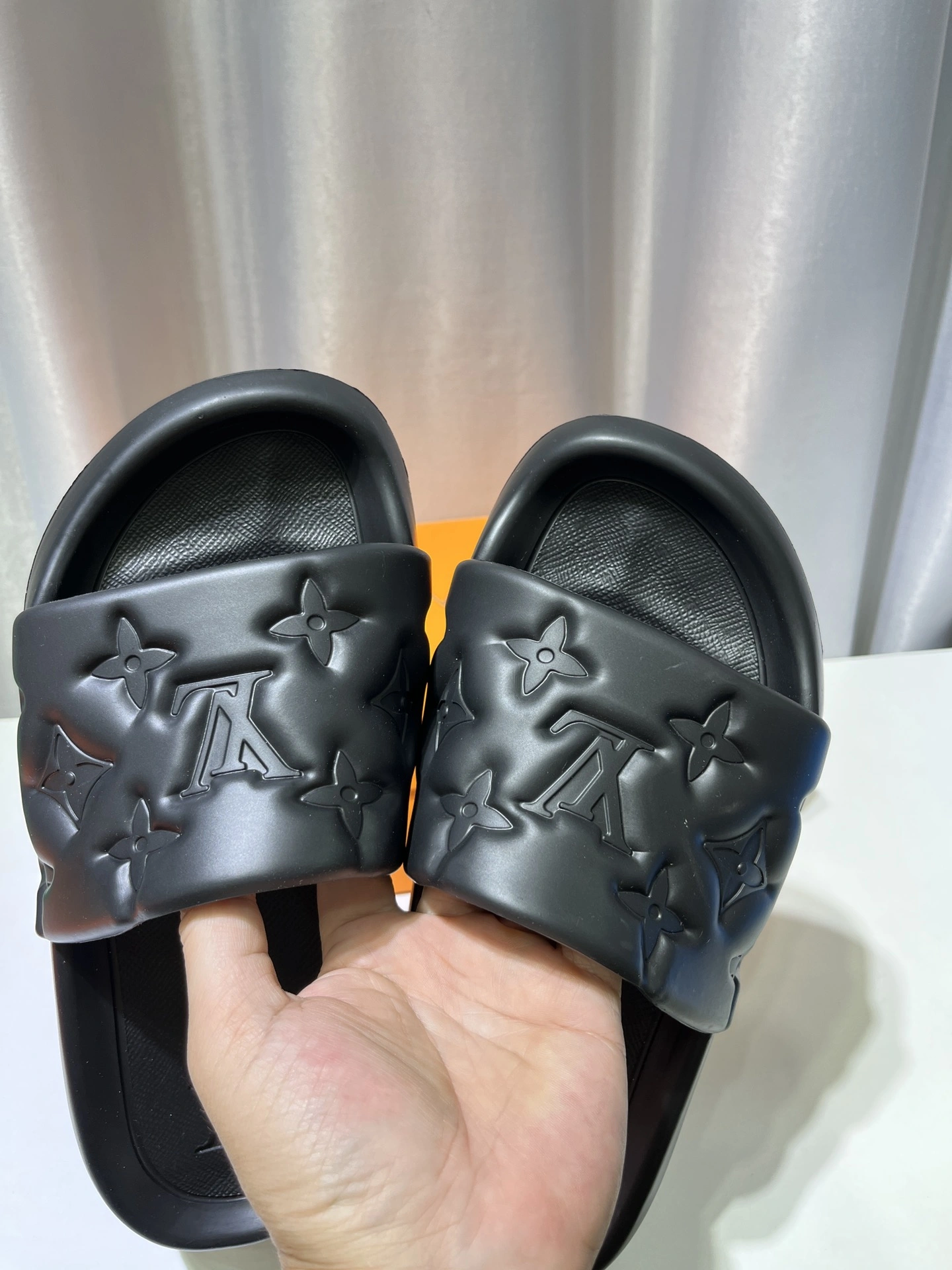 FreshLook Men Women L*ouis V*uitton Slippers CP 20230606 - 3989