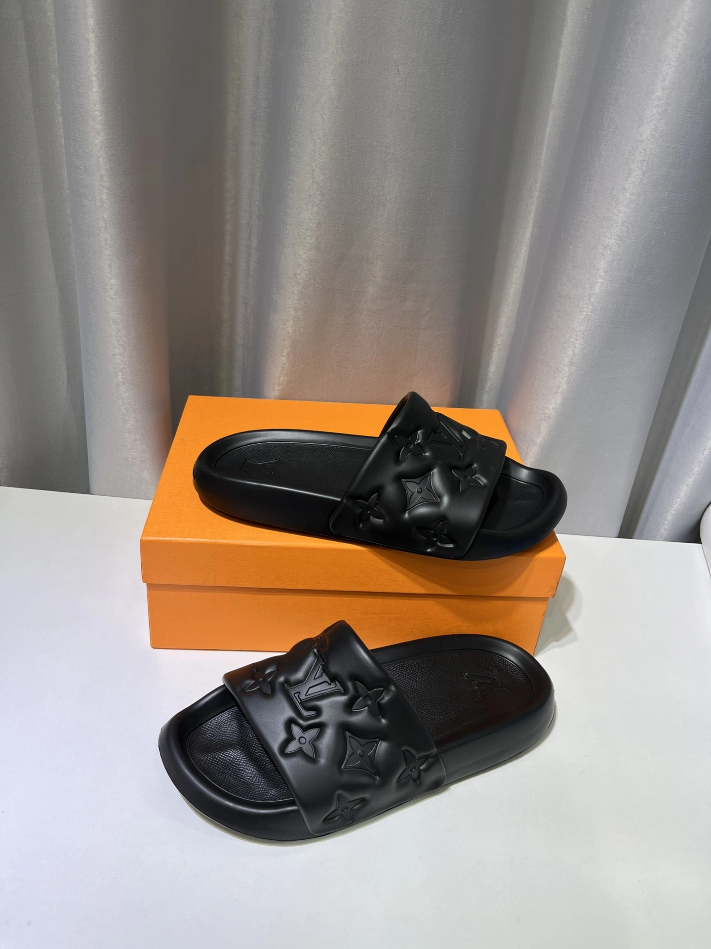 FreshLook Men Women L*ouis V*uitton Slippers CP 20230606 - 3989