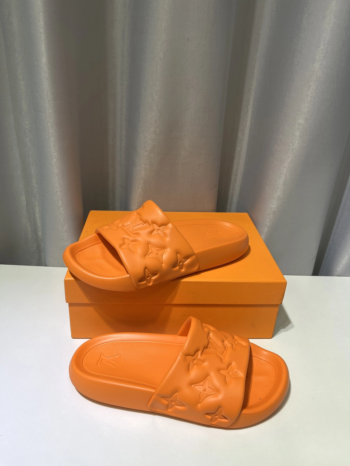 SmoothTexture Men Women L*ouis V*uitton Slippers CP 20230606- 3986