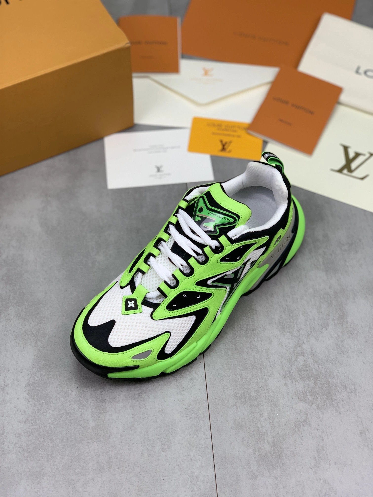 Flexible Men Women L*ouis V*uitton Sneaker Runner CP 20230526 - 3994
