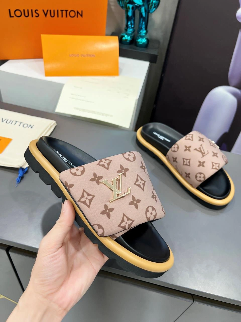 Elegant Men Women L*ouis V*uitton Top Sandals CP 20230609- 3957
