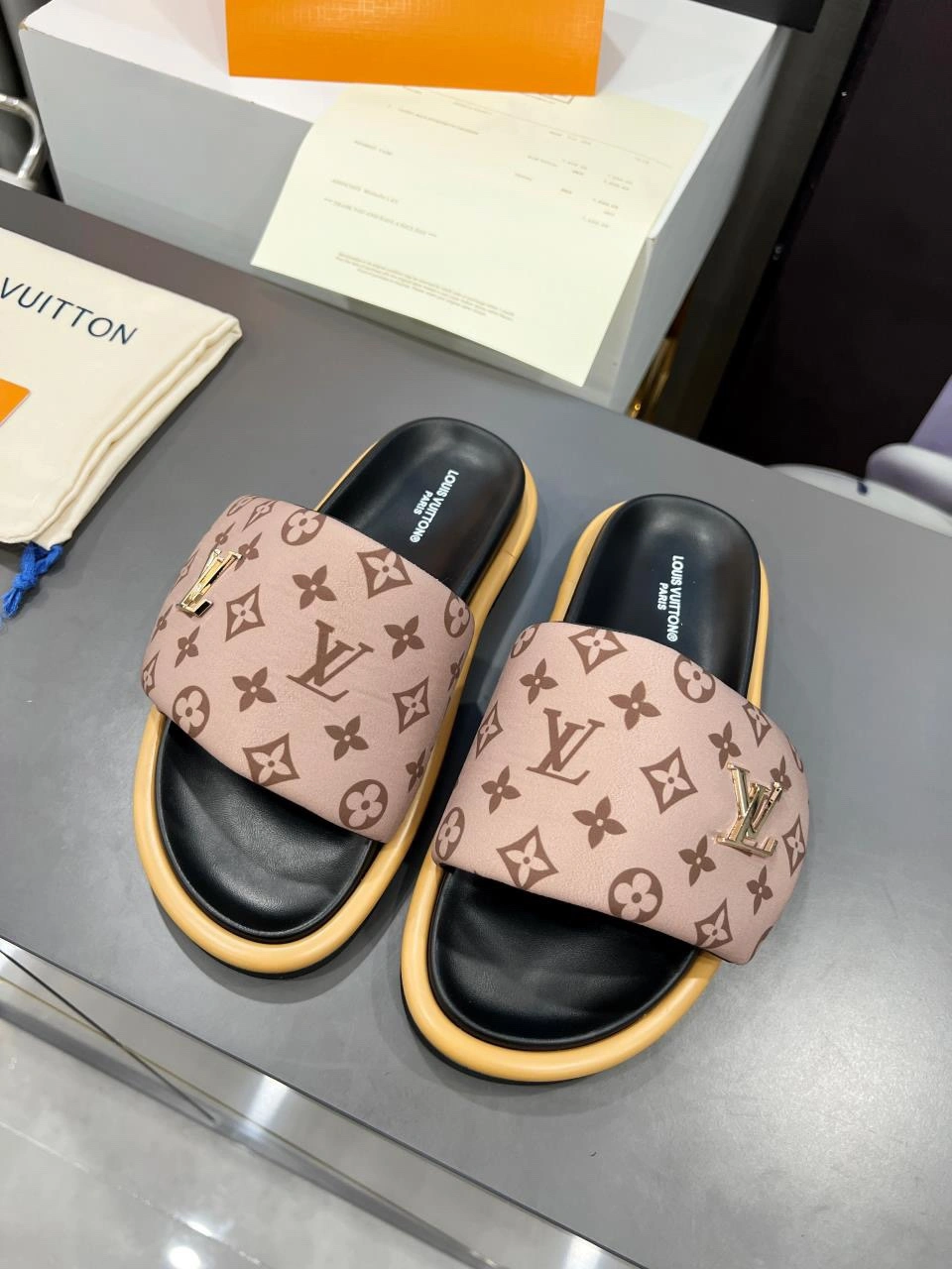 Elegant Men Women L*ouis V*uitton Top Sandals CP 20230609- 3957