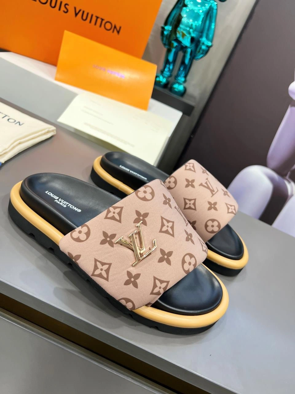 Elegant Men Women L*ouis V*uitton Top Sandals CP 20230609- 3957