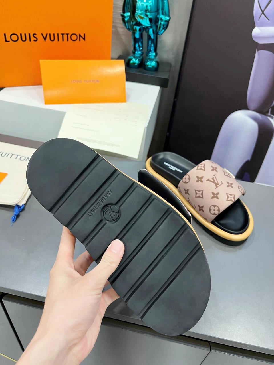Elegant Men Women L*ouis V*uitton Top Sandals CP 20230609- 3957