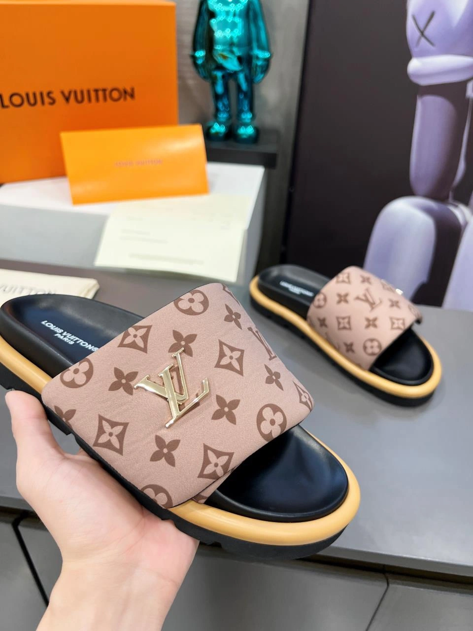 Elegant Men Women L*ouis V*uitton Top Sandals CP 20230609- 3957