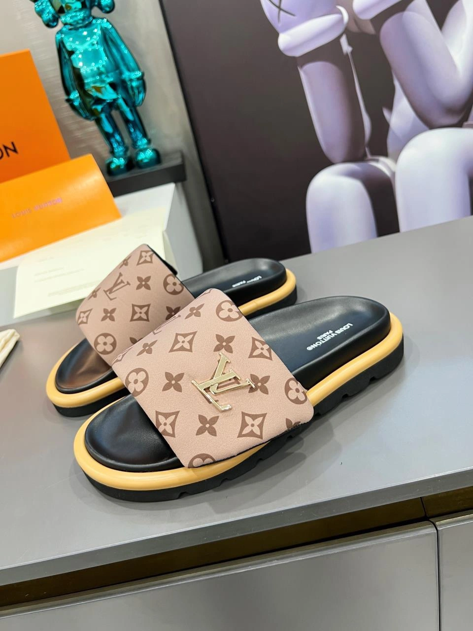 Elegant Men Women L*ouis V*uitton Top Sandals CP 20230609- 3957