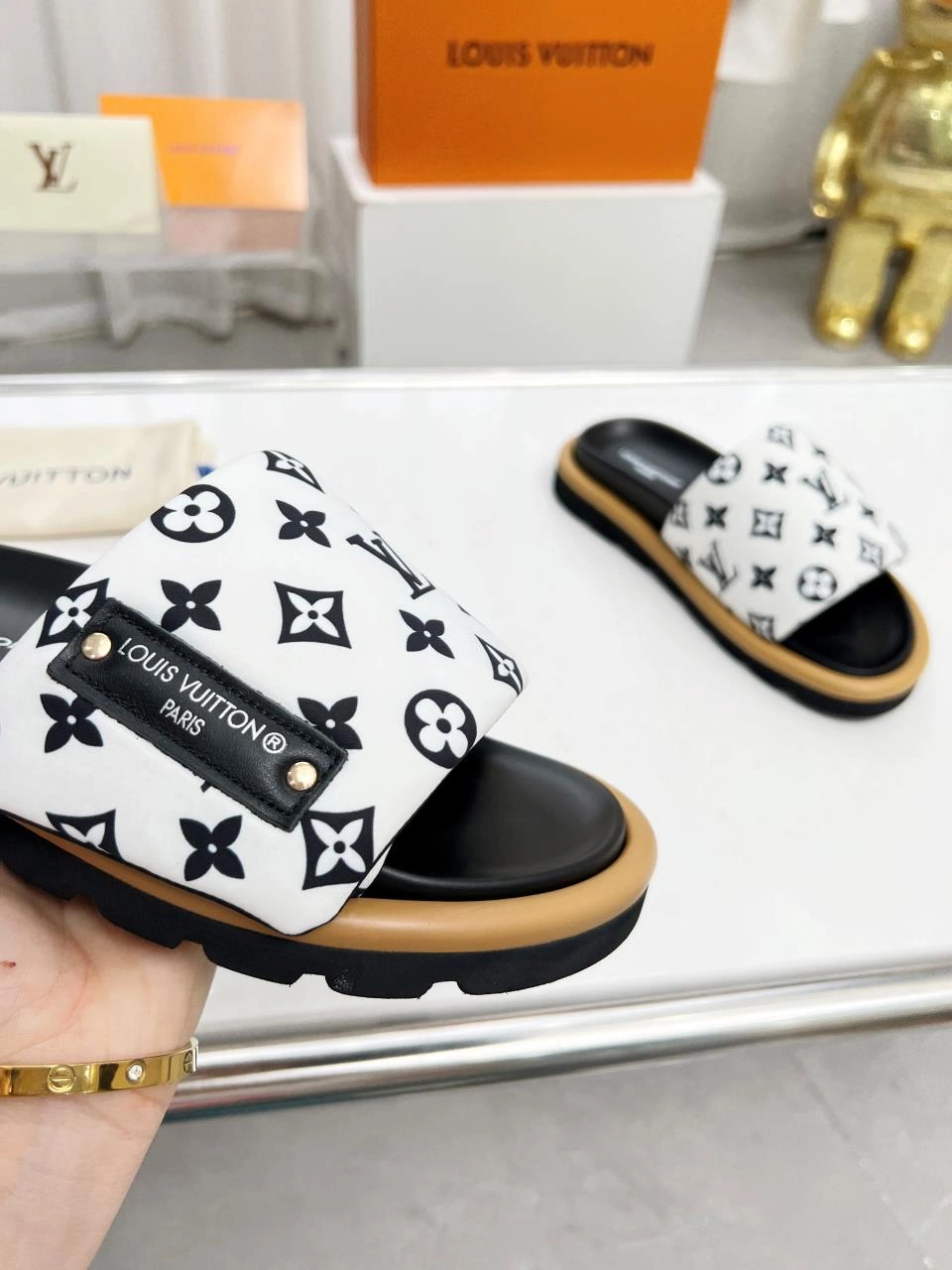 EyeCatching Men Women L*ouis V*uitton Top Sandals CP 20230609- 3951