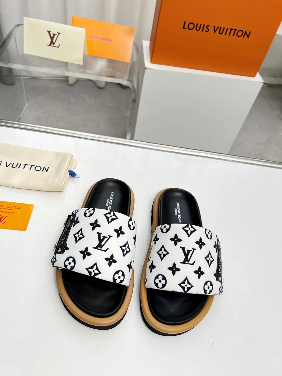 EyeCatching Men Women L*ouis V*uitton Top Sandals CP 20230609- 3951