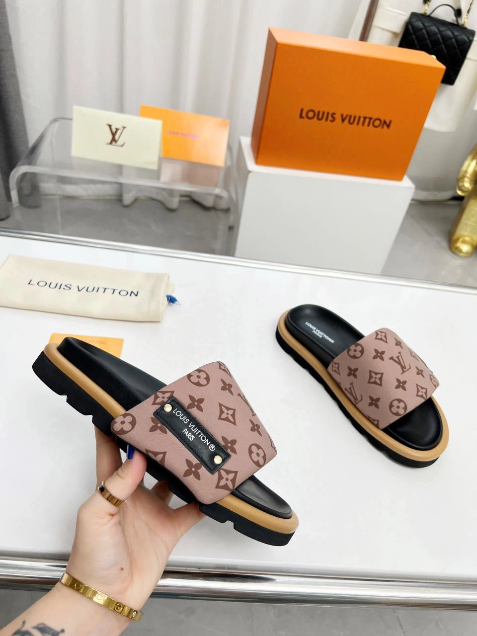 Classic Men Women L*ouis V*uitton Top Sandals CP 20230609- 3954