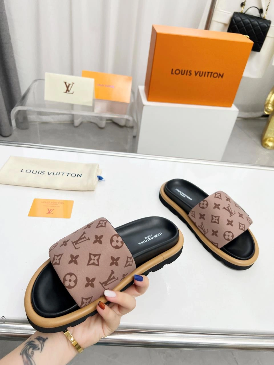Classic Men Women L*ouis V*uitton Top Sandals CP 20230609- 3954