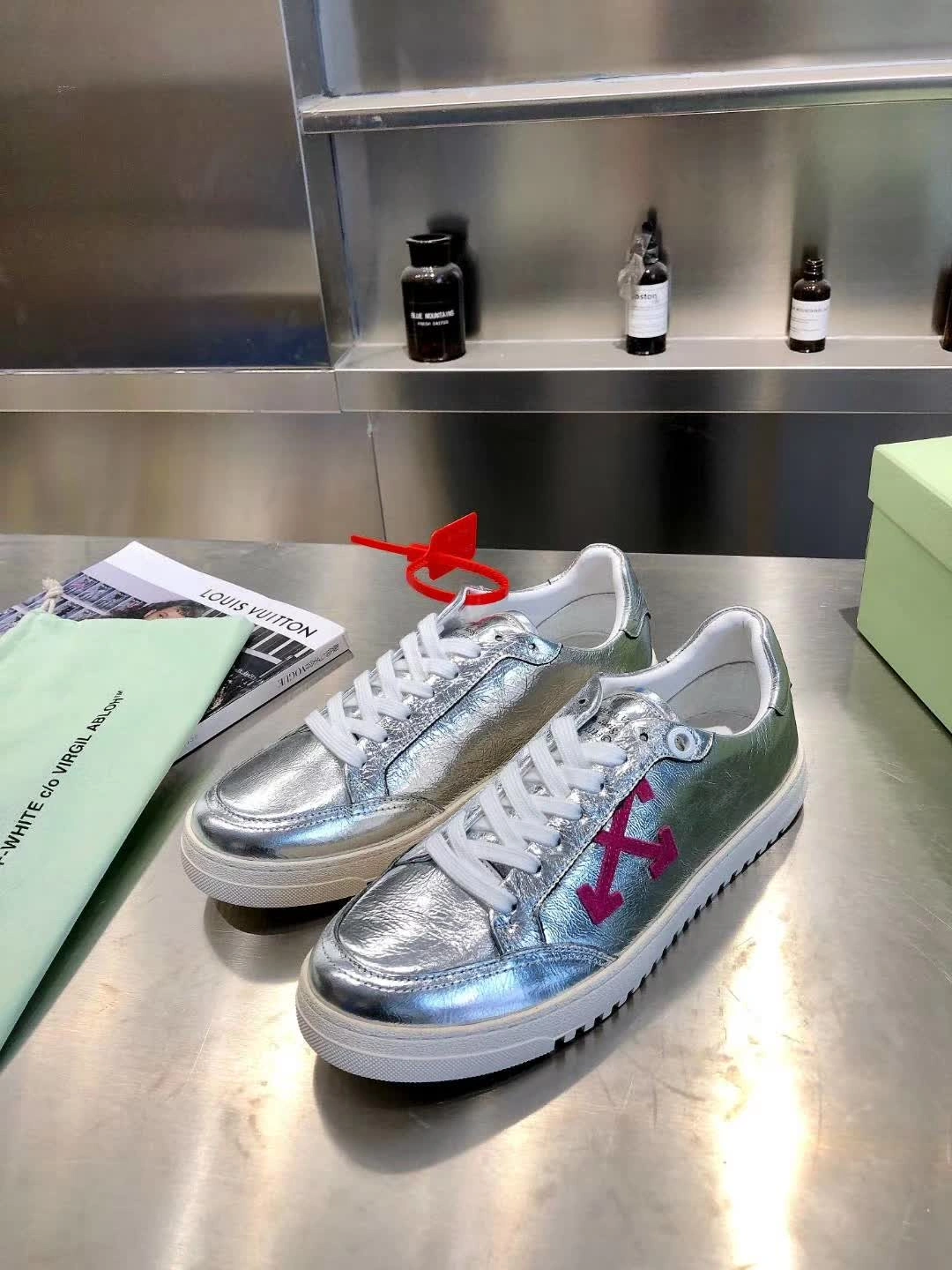 Vibrant Men Women O*ff W*hite Sneaker 5539