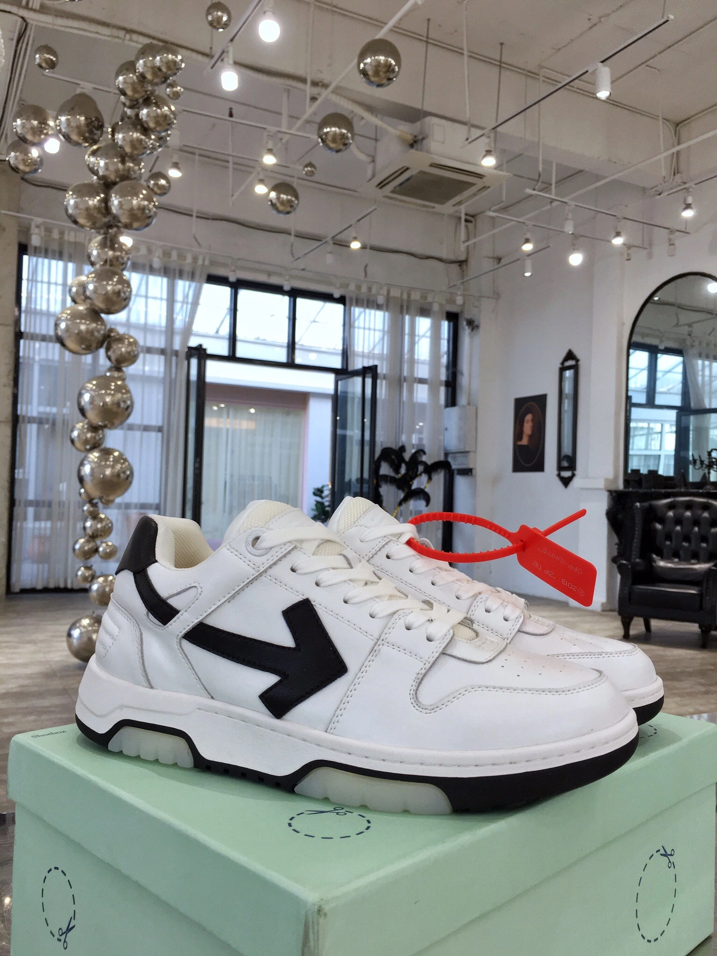 WellDesigned Men Women Off White Sneaker 5535