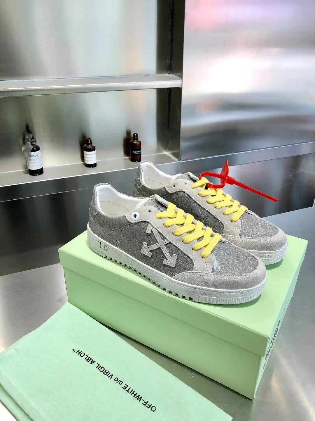 Vibrant Men Women O*ff W*hite Sneaker 5539