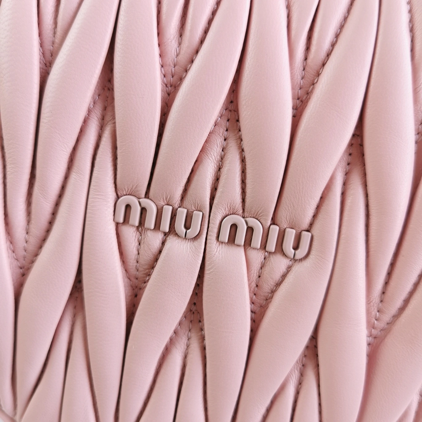 M*iu M*iu Bag Top Quality 18*15.5*5cm TravelReady 9442