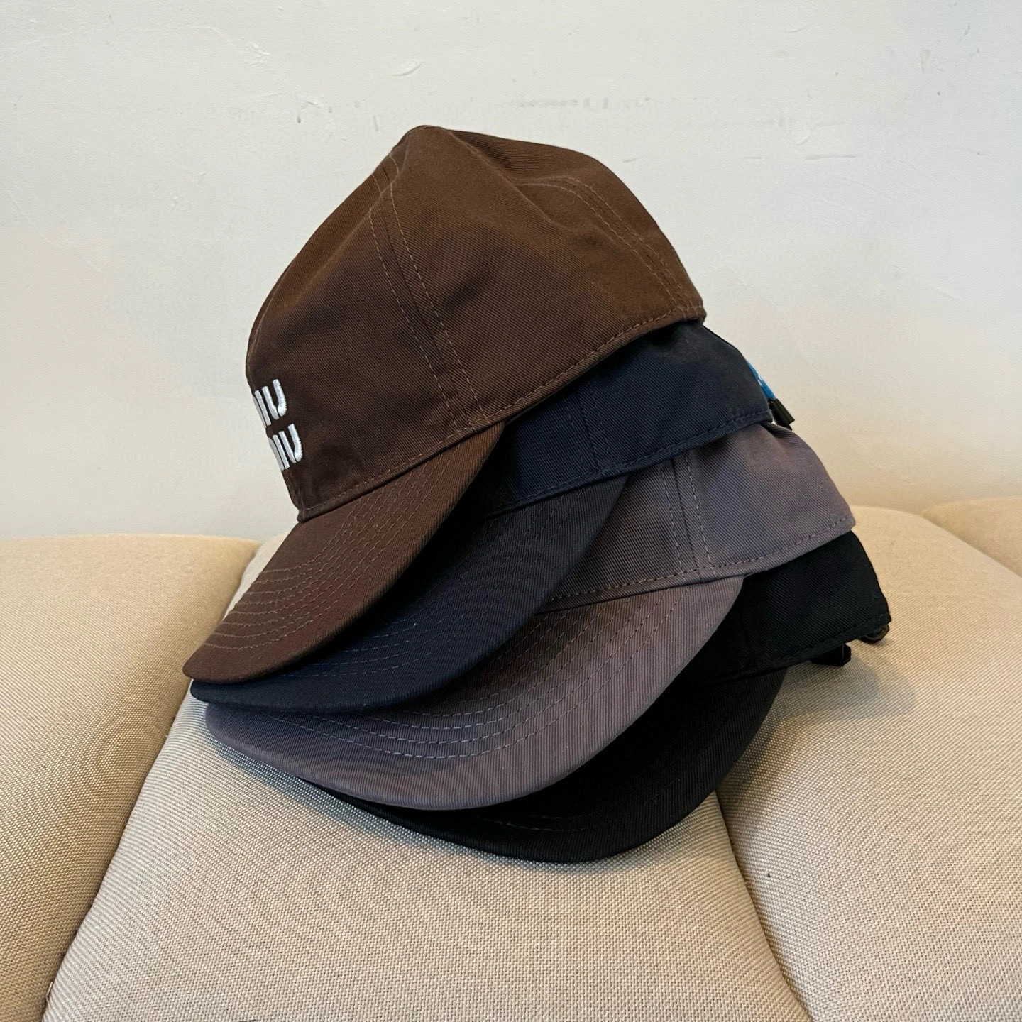 SmoothTexture M*iu Miu Hats Top XX250408- 17486
