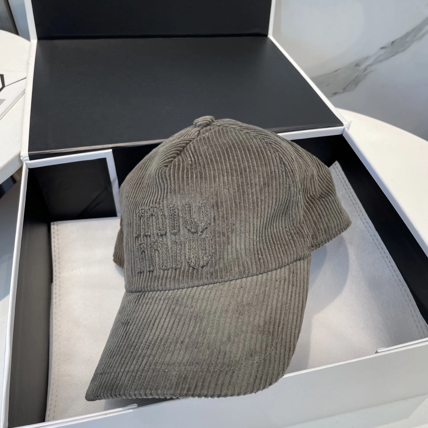 M*iuMiu Hats Top XX20250411- TravelReady 17384