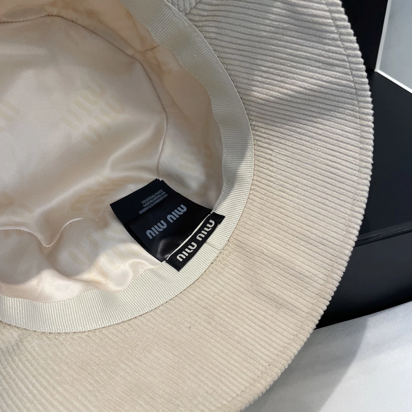 M*iuMiu Hats Top XX20250411- RelaxedFit 17386