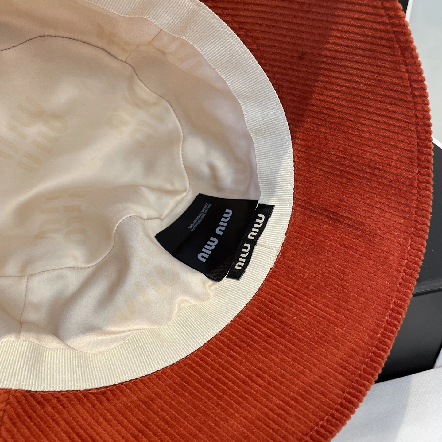 M*iuMiu Hats Top XX20250411- RelaxedFit 17386