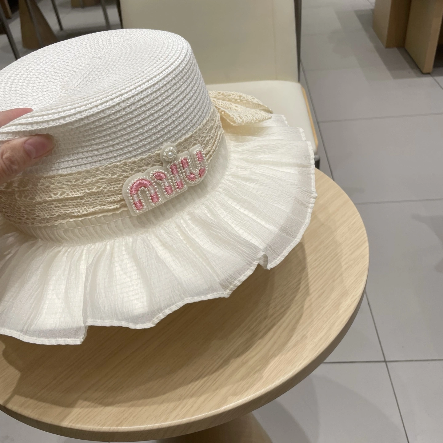 TravelReady M*iuMiu Hats Top XX20250413- 17277
