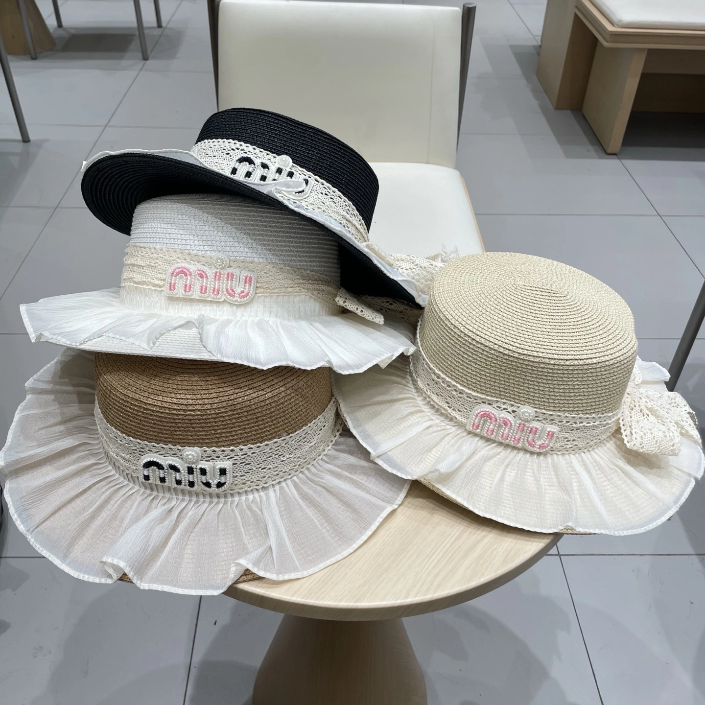 TravelReady M*iuMiu Hats Top XX20250413- 17277