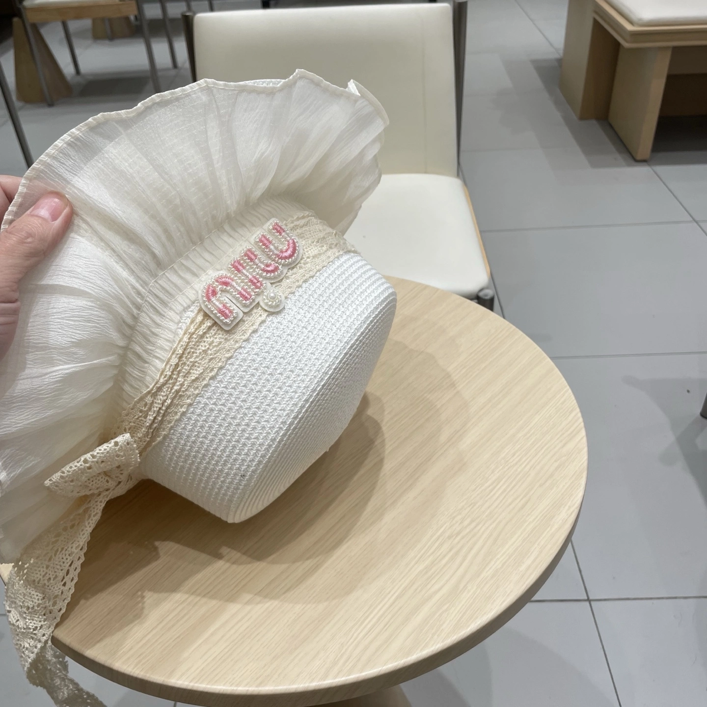 TravelReady M*iuMiu Hats Top XX20250413- 17277