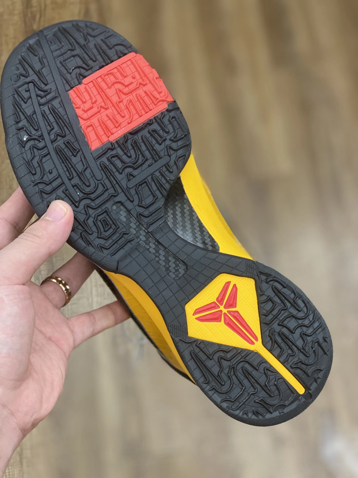 Compact NIKE KOBE 1154