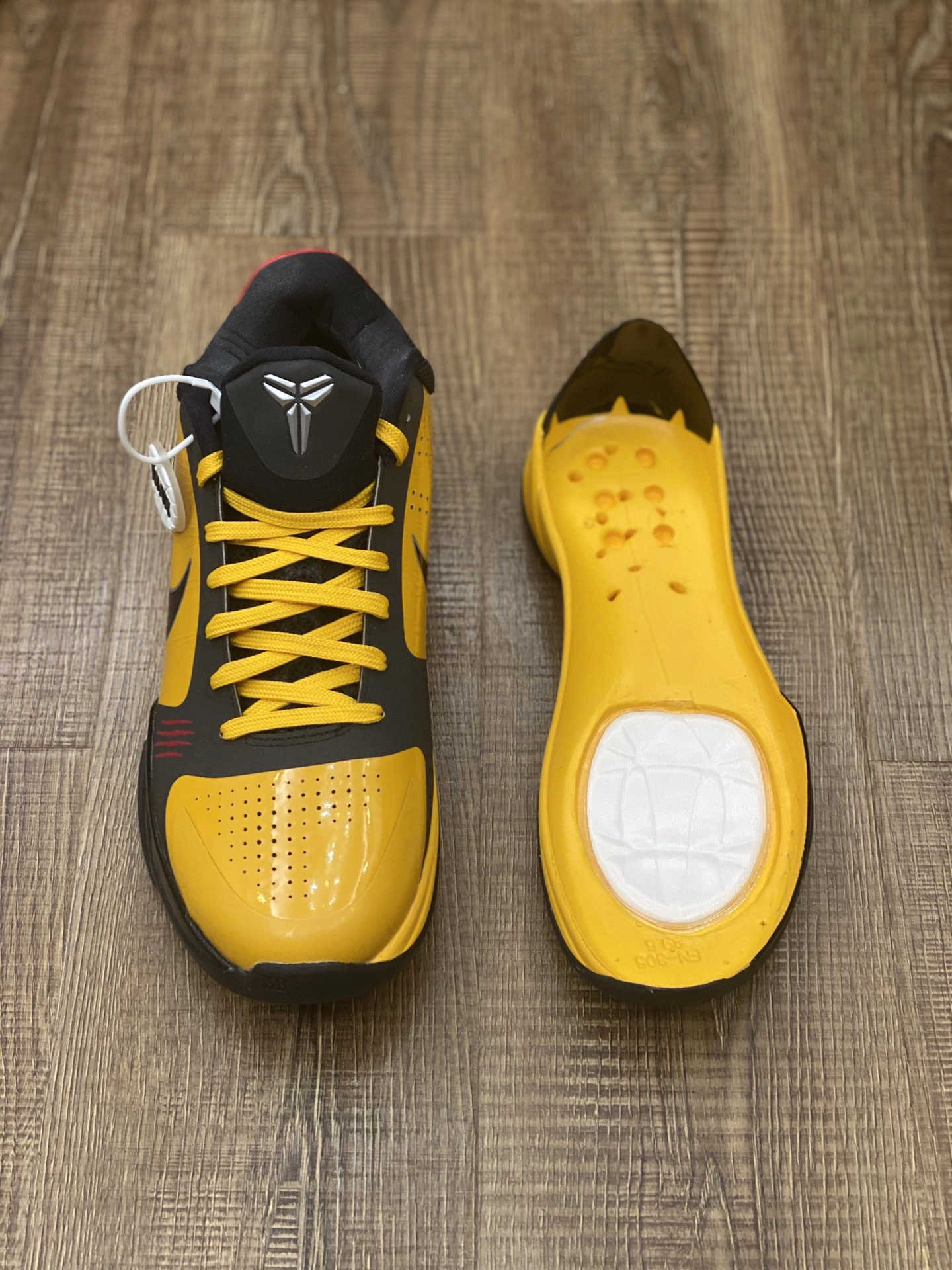 Compact NIKE KOBE 1154