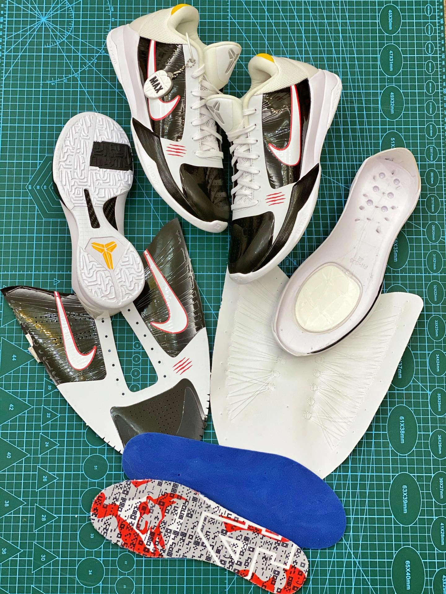 Compact NIKE KOBE 1154