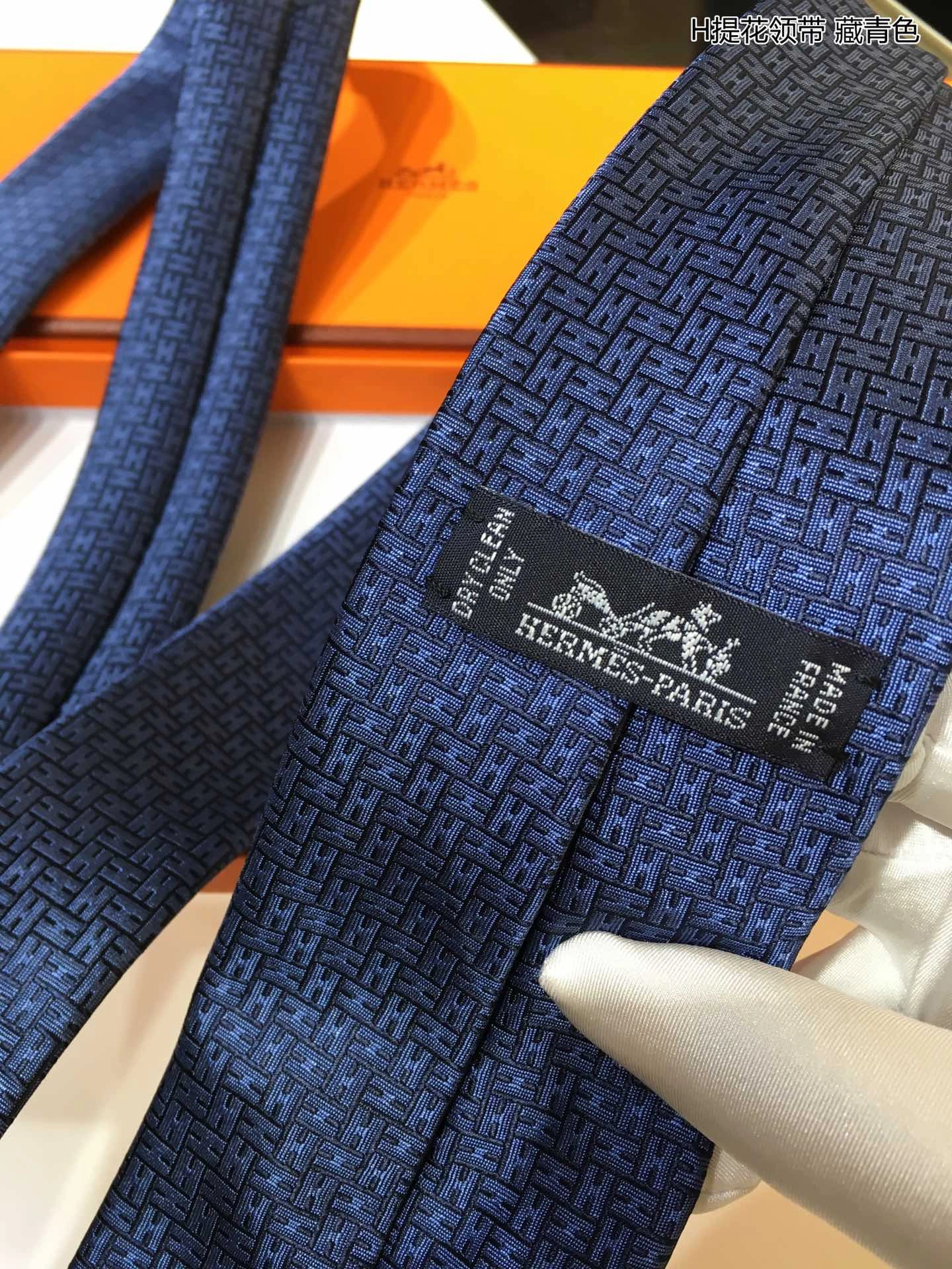 UrbanChic Necktie 18519