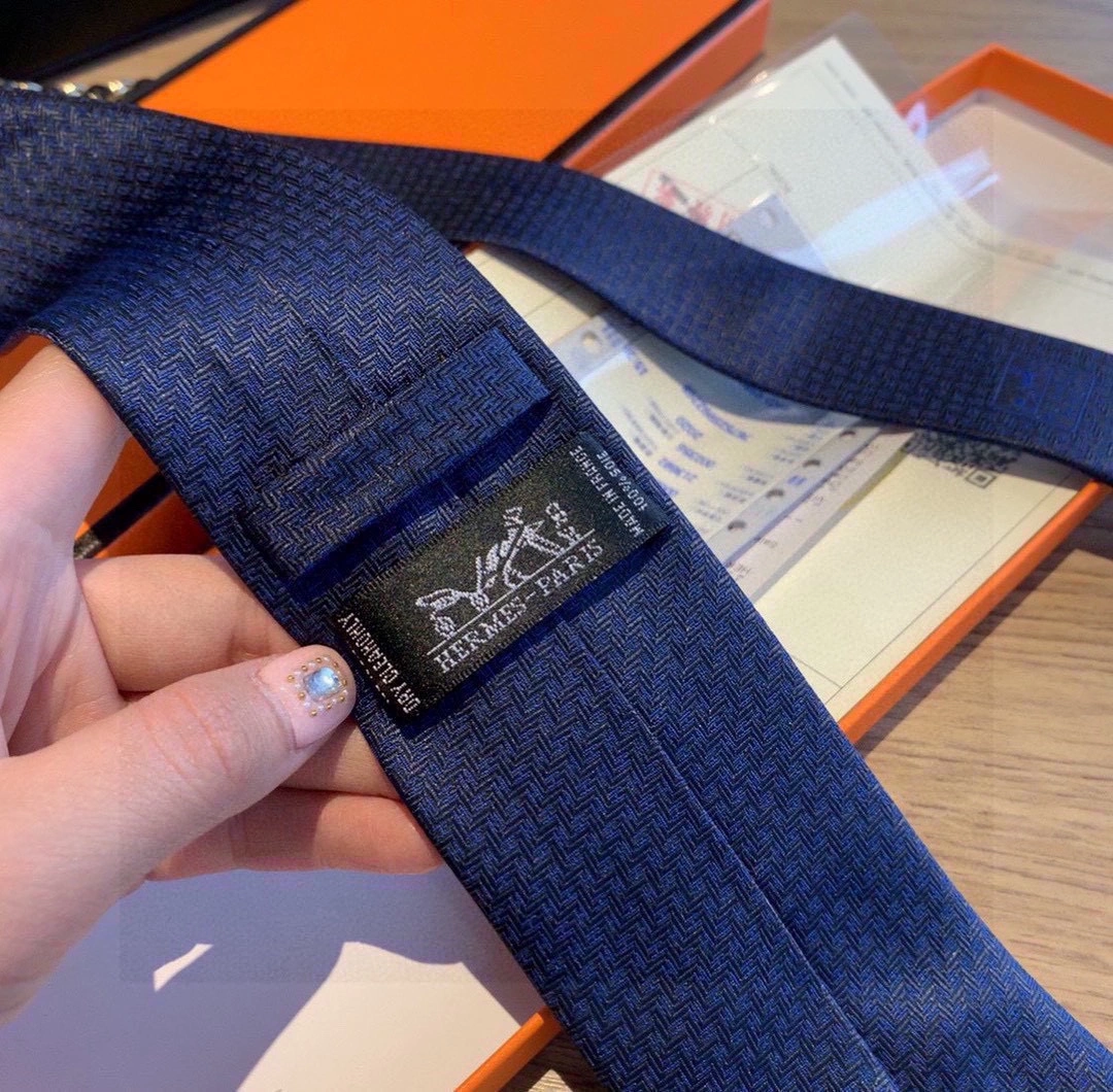 Elegant Necktie 18511