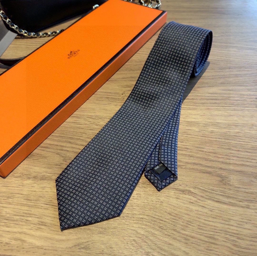 Elegant Necktie 18511